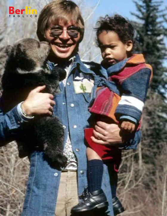 Der kleine Zachary mit seinem verstorbenen Vater John Denver