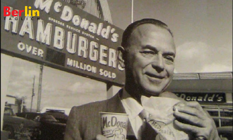 Marilyns Vater Ray fotografierte mit McDonald’s-Burger.